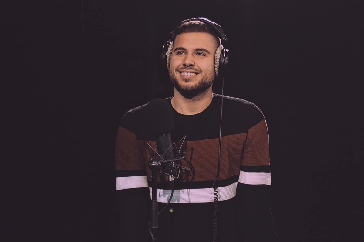 Andrea Piscina, lo speaker radiofonico arrestato per adescamento di minori: sospensione da Rtl 102.5