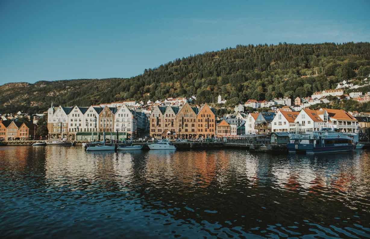 Crociere Fiordi Norvegesi: avventura ed emozioni sul mare