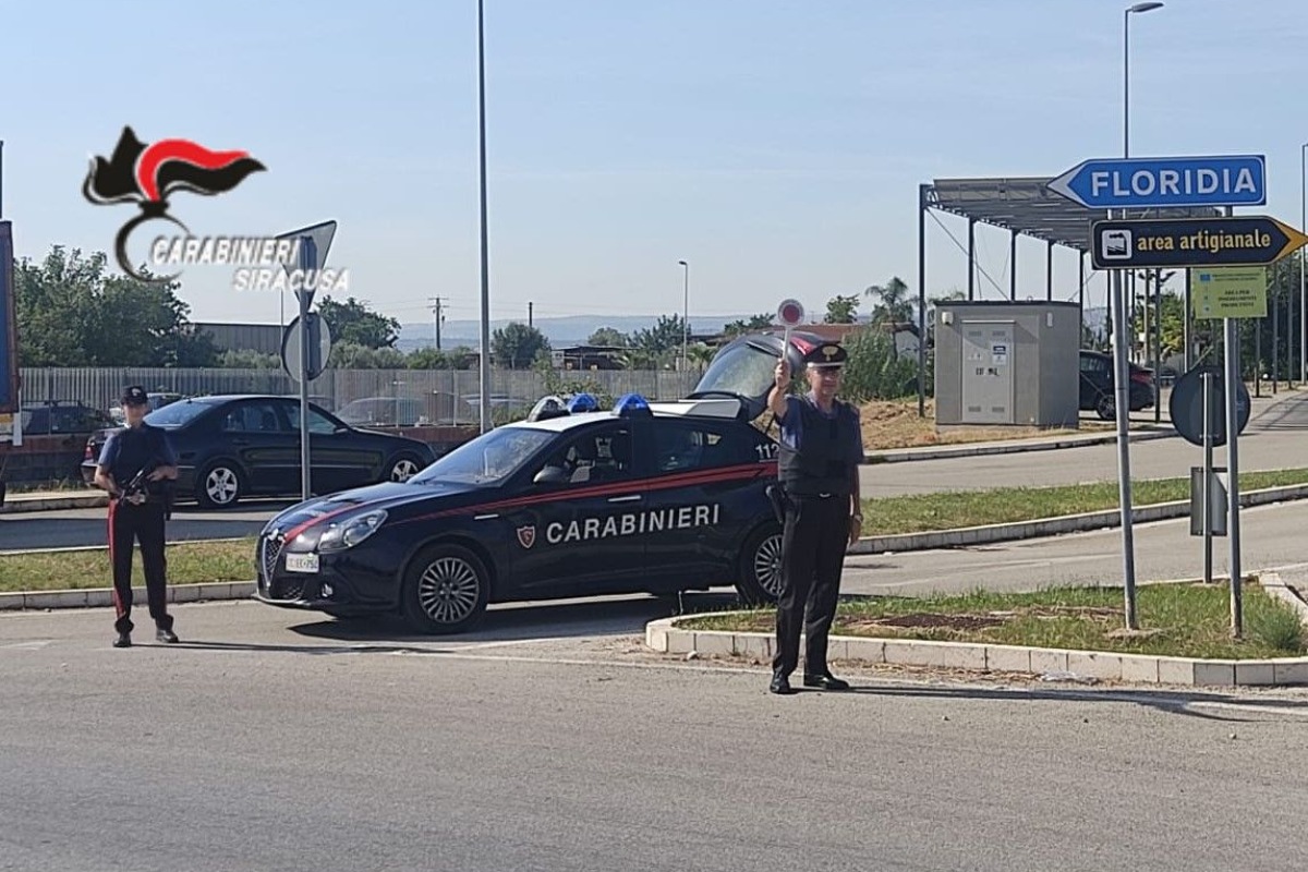 Floridia, continua a spacciare droga nonostante i domiciliari: arrestato