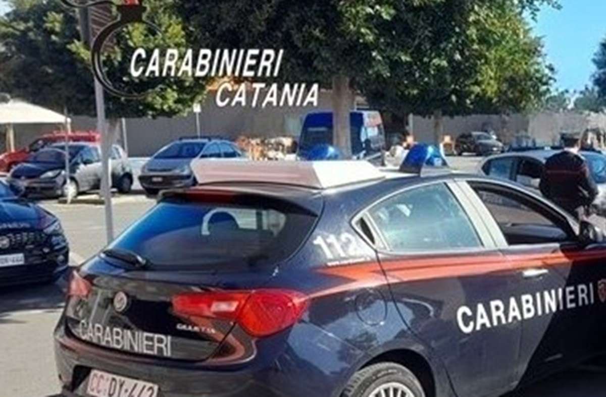 Misterbianco, doppio furto al centro commerciale: un arresto e due denunce