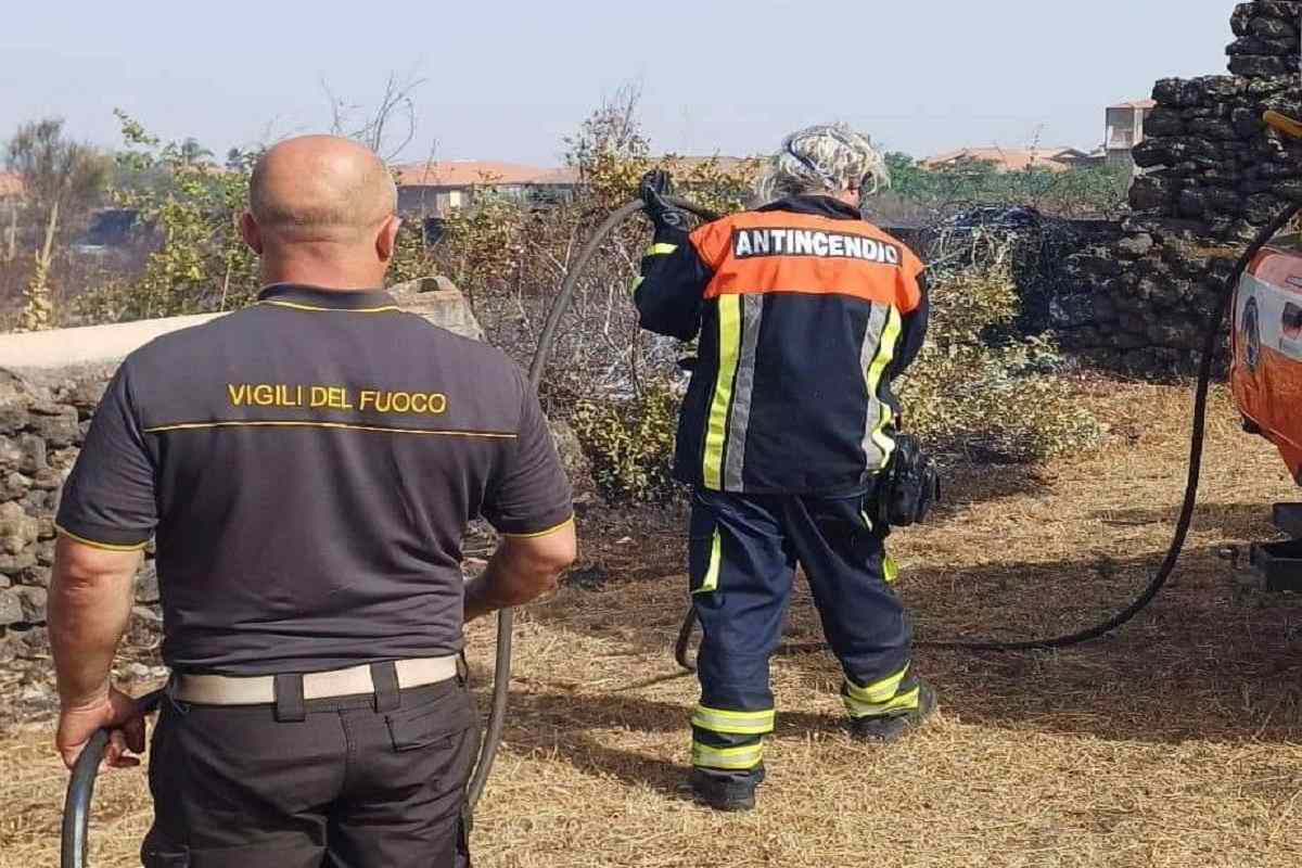 Tremestieri Etneo, soccorsi dopo un incendio: interventi in tutta la Sicilia