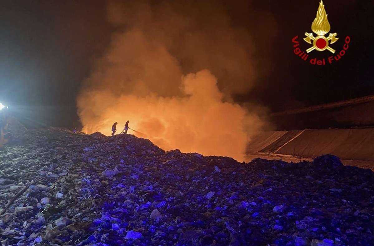 VIDEO | Bellolampo, monitoraggio dell’aria dopo l’incendio. Il sindaco di Capaci: “Limitare al minimo l’esposizione all’aperto”