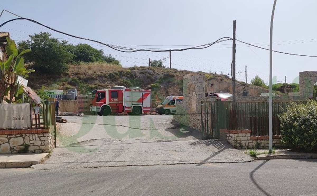 FOTO | Ennesimo incidente sul lavoro, Canicattì piange il 21enne Angelo Giardina: morto schiacciato dal muletto