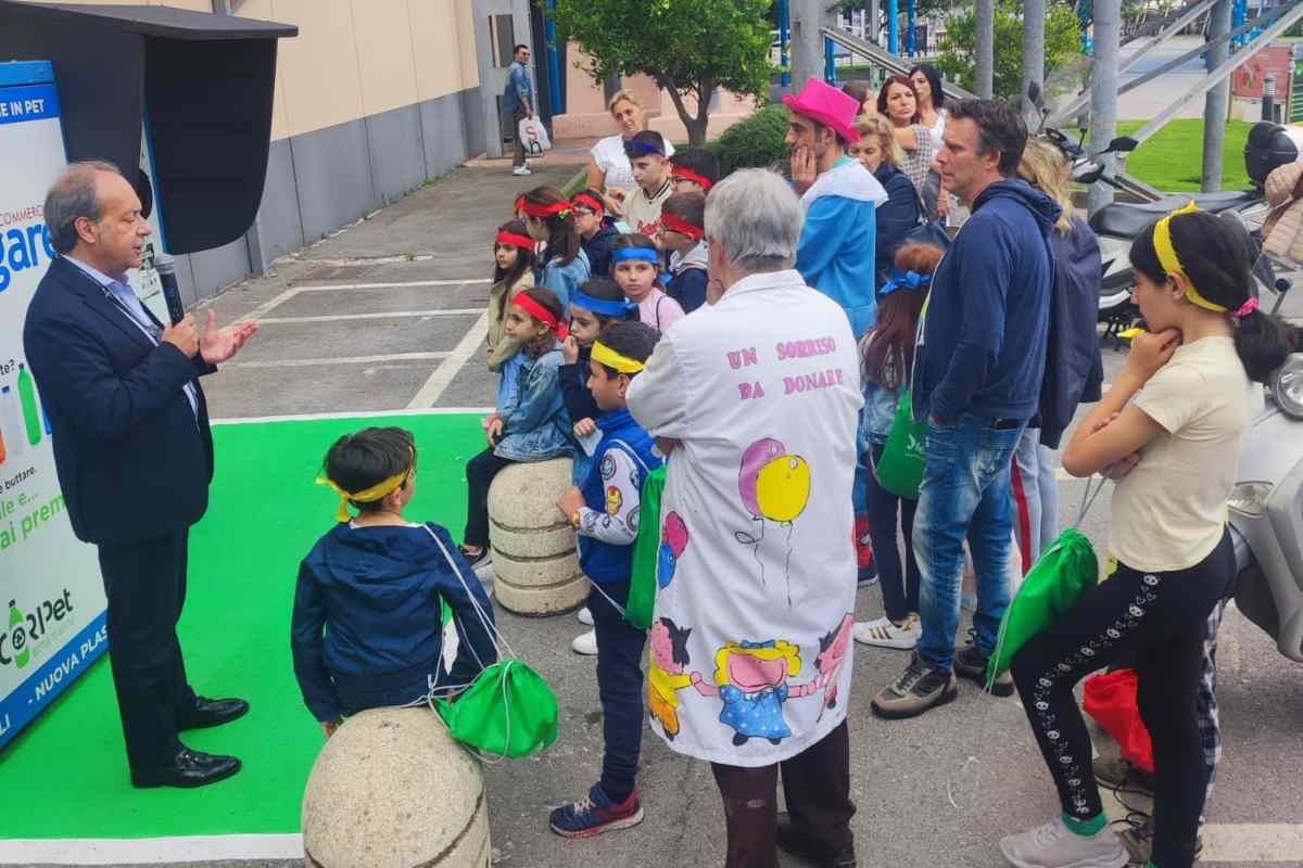 Parco “Le Zagare”, installati due eco-compattatori per la plastica PET