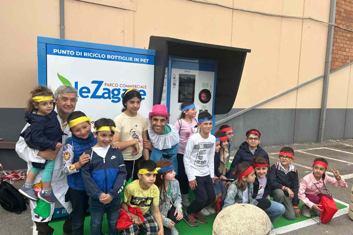 Galleria foto 'Parco “Le Zagare”, installati due eco-compattatori per la plastica PET' - foto 3