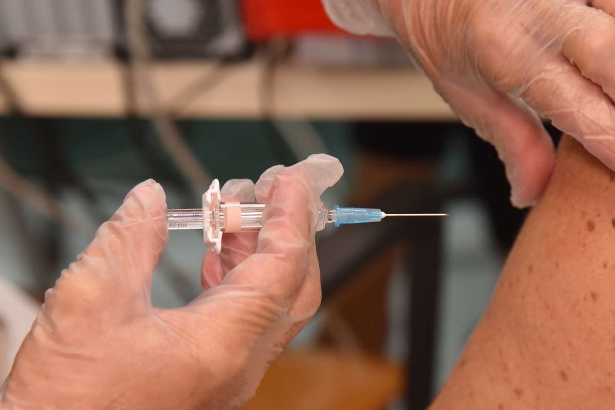 Alcamo, insegnante colpita da meningite: preoccupazione e paura a scuola