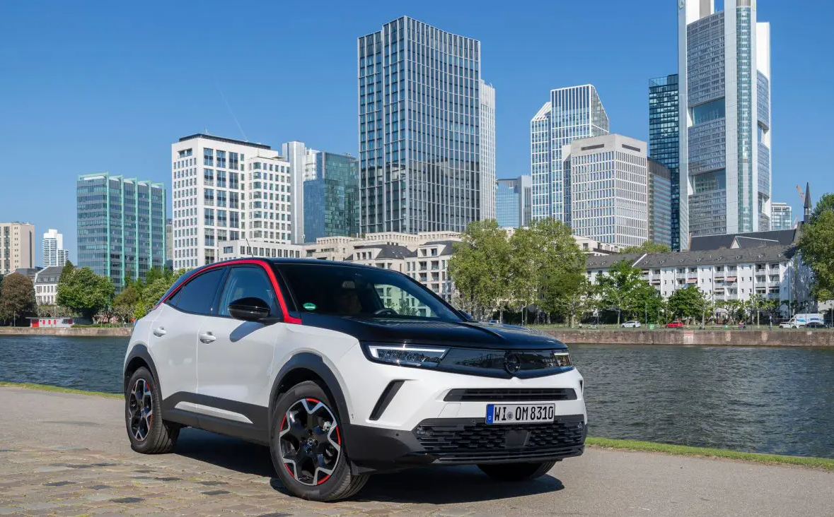 Opel Mokka ora anche in versione ibrida: si amplia l’offerta con tecnologia a 48 volt