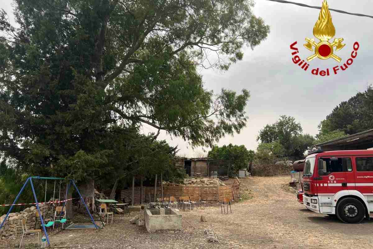 “Il mio cuore si è fermato col tuo in quel maledetto pozzo”: lo straziante addio della mamma al piccolo Vincenzo