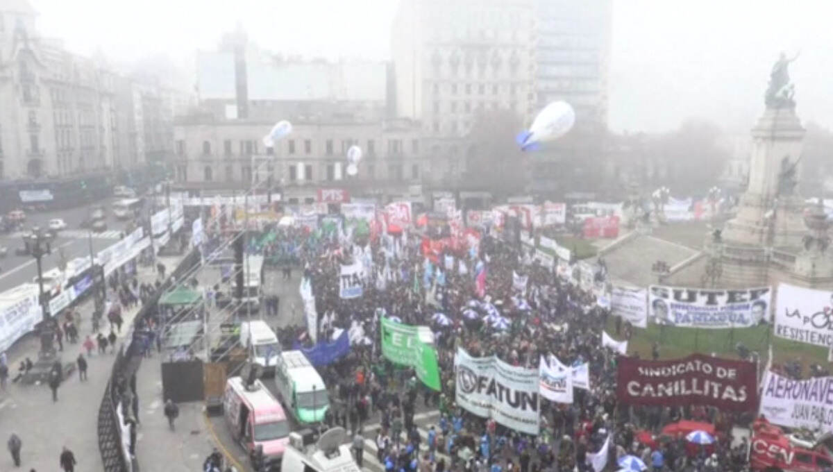 VIDEO | Cresce la protesta in Argentina contro le riforme del Presidente Milei