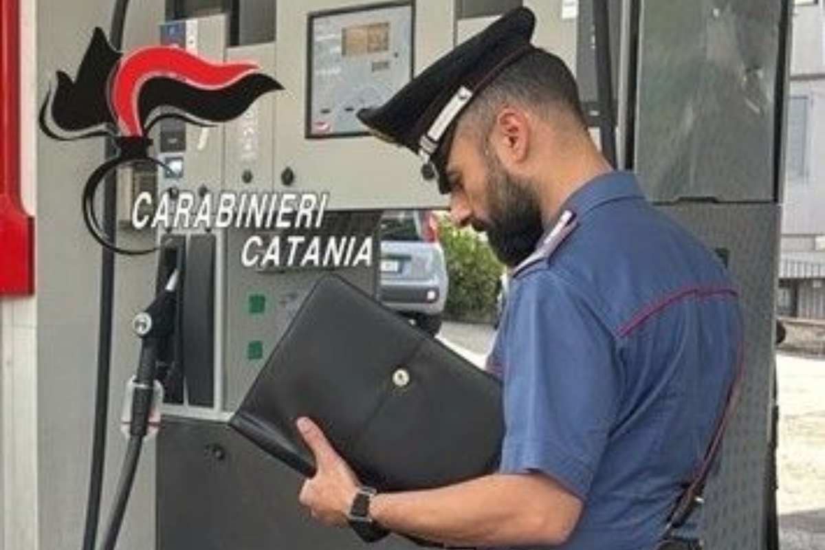 Catania, tenta di rubare la benzina dal distributore e viene scoperto: arrestato