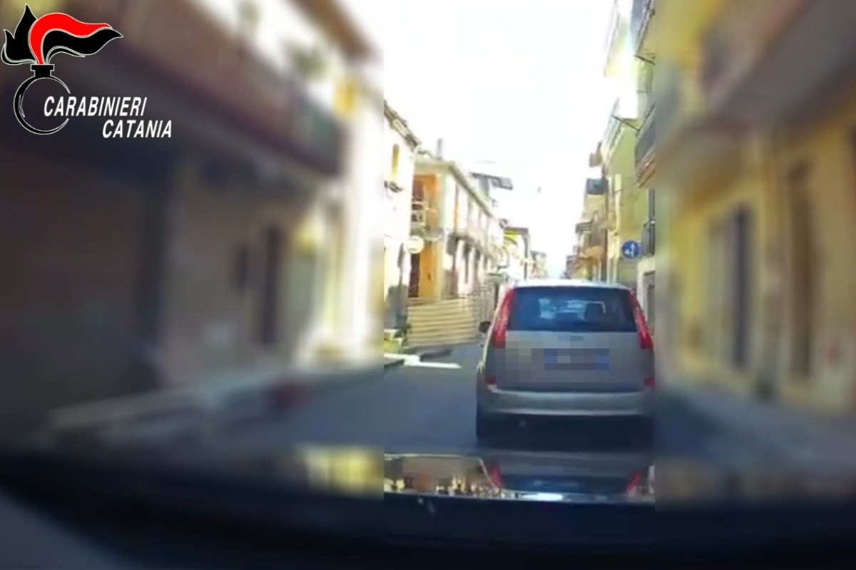 VIDEO | Scordia, inseguimento e panico in pieno centro cittadino: denunciato un 24enne