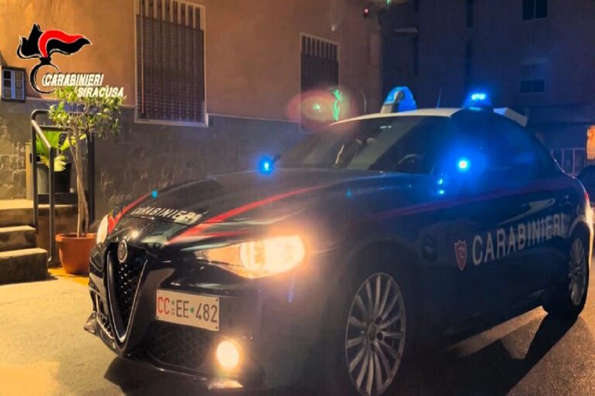 Siracusa, ai domiciliari 22enne trovato in possesso di droga