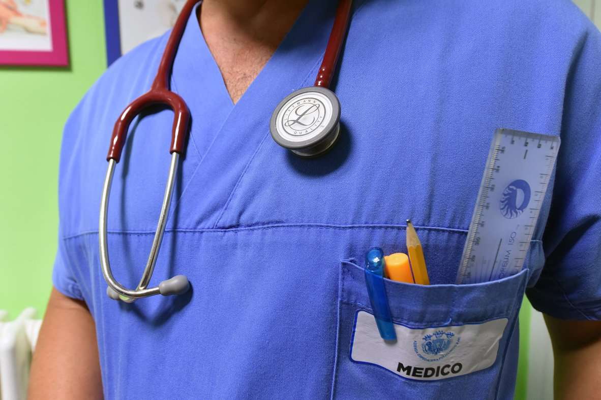 In aumento lo stipendio dei medici di 491 euro: firmato il nuovo contratto