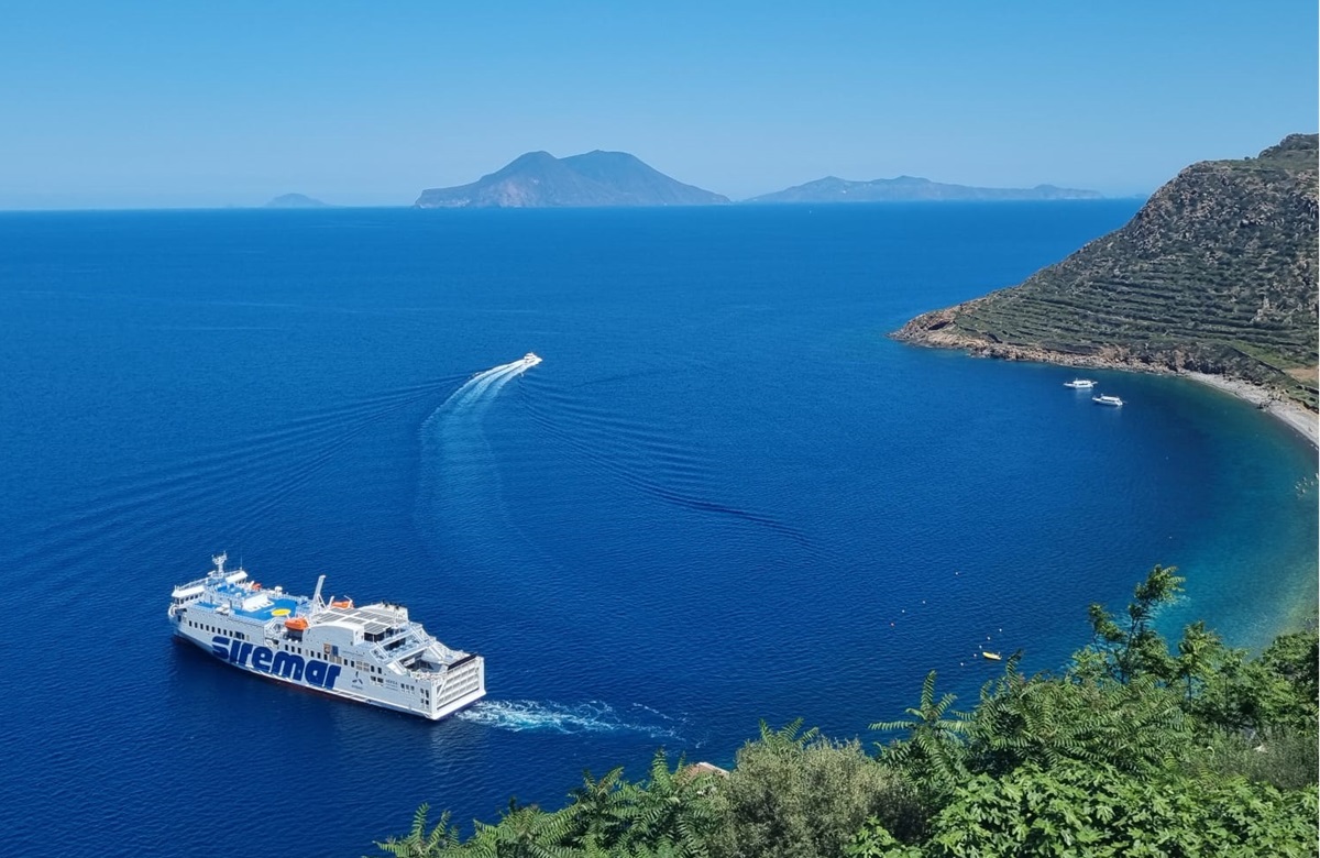 Eolie, non per tutti. Il caro biglietti frena il turismo, Conti: “Ma i problemi sono altri”