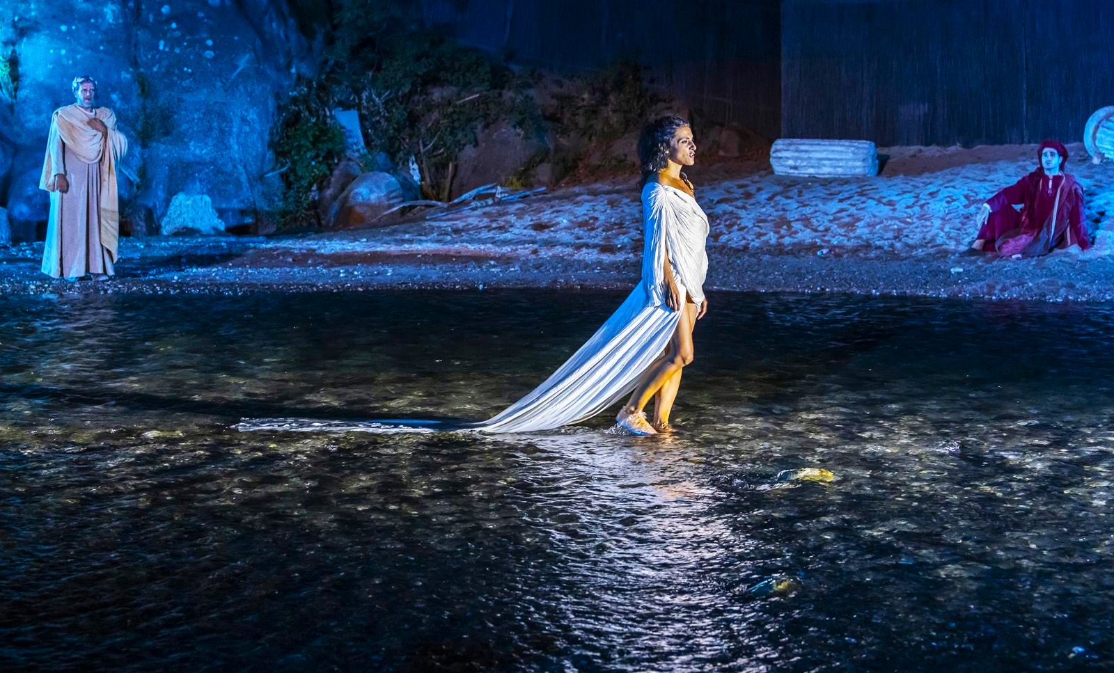 Alcantara, Inferno in scena nel magico sfondo delle Gole