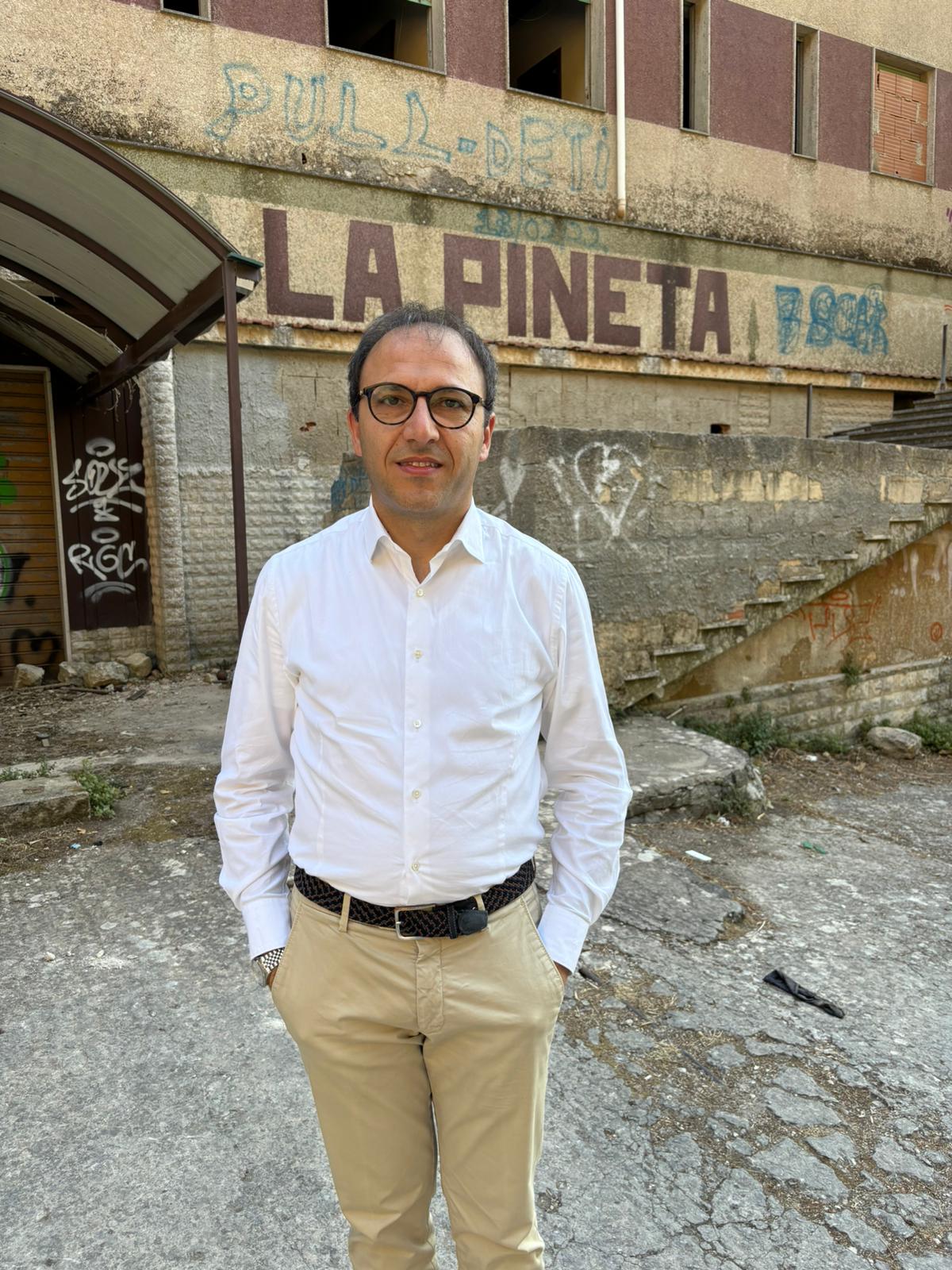 Chiaramonte Gulfi, via ai lavori per l’ex hotel La Pineta Chiaramonte Gulfi, via ai lavori per l’ex hotel La Pineta