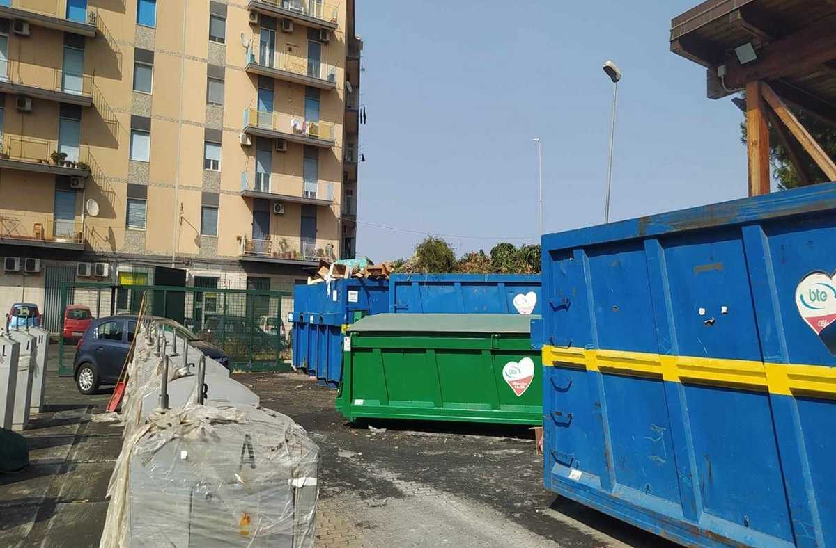 VIDEO e FOTO | Cenere dell’Etna, ecco come procede la raccolta nei quattro punti di smaltimento