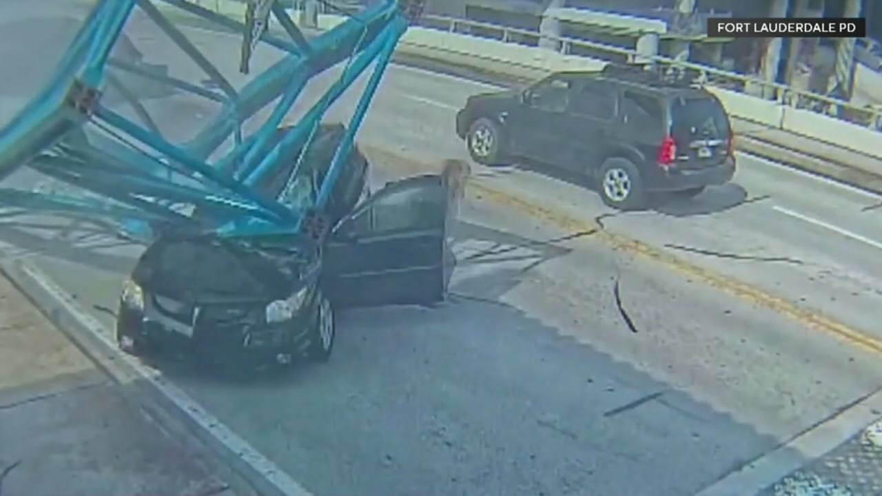 VIDEO | Gru crolla su un’auto: un morto e nove feriti