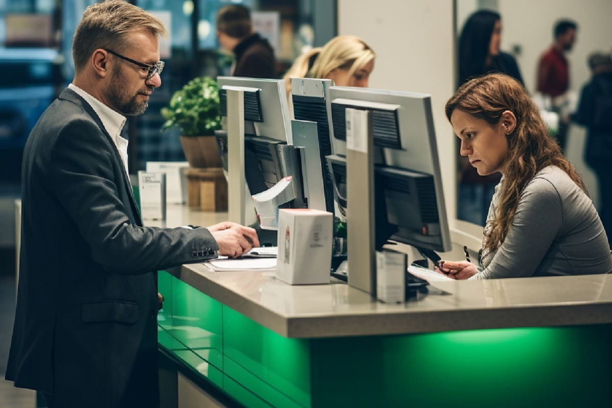 Quanto guadagna un impiegato di banca? Stipendi, benefit e opportunità di carriera