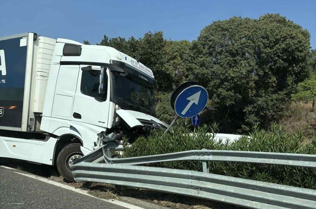 Ennesimo incidente sulla A18, scontro ad Acireale: possibili disagi al traffico