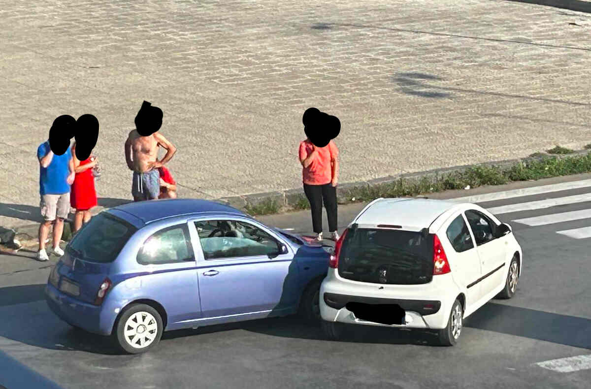 Scontro tra due auto a Milazzo, una donna in ospedale