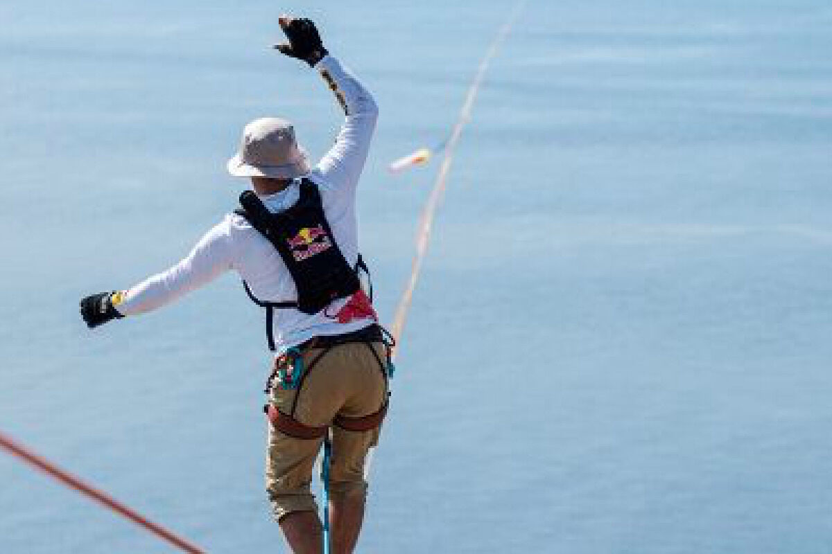 L’atleta Jaan Roose ha attraversato “a piedi” lo Stretto di Messina, sfuma il record mondiale