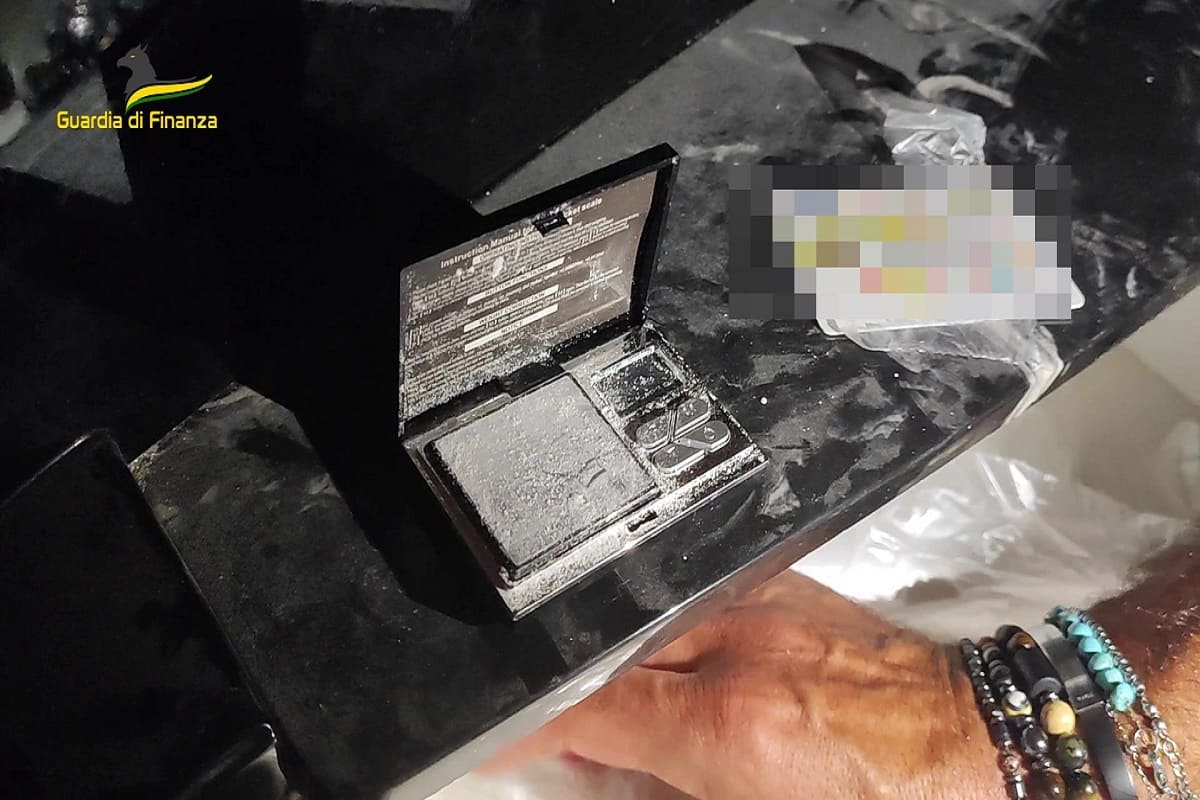 VIDEO | Traffico di droga, il “business” della cocaina e i soldi ai sodali: 3 misure cautelari