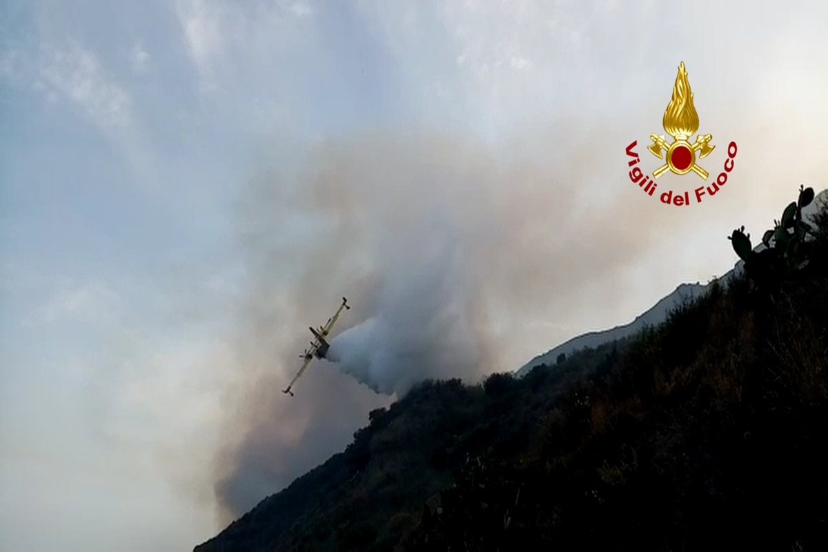 L’incendio a Stromboli durante le riprese di “Sempre al tuo fianco”. Musolino (Iv): “Tanti danni, poco share”