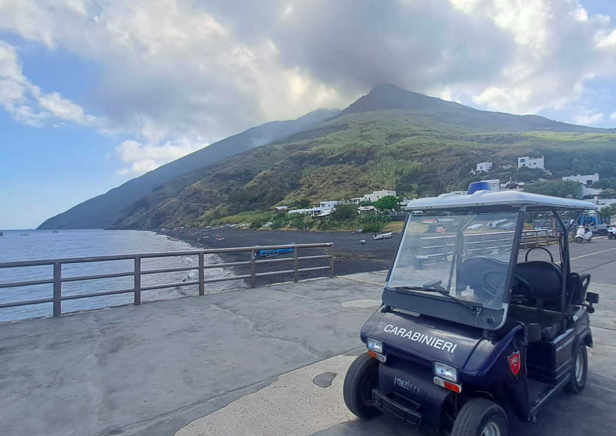 Stromboli ancora in eruzione, firmato da Musumeci lo stato di mobilitazione straordinaria