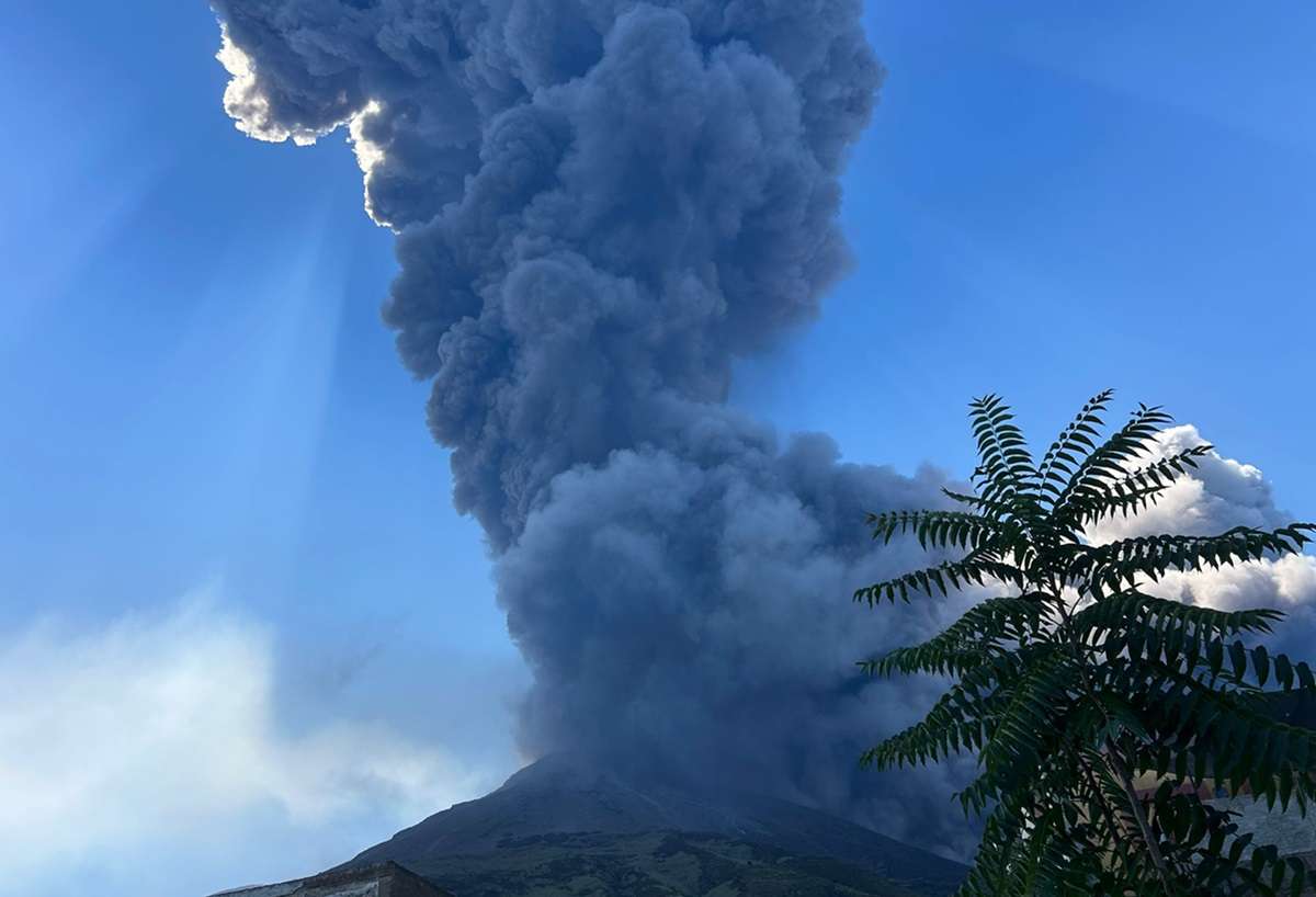 VIDEO | Caos a Stromboli, sirene e spiagge evacuate: scatta l’allarme tsunami