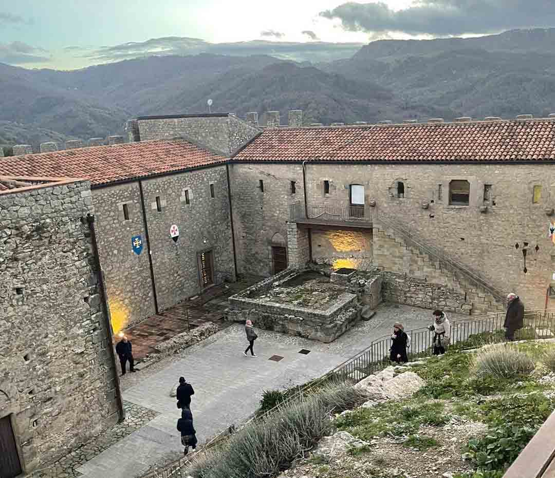 Turismo, nel 2024 l’Italia punta su nuovi primati con la riscoperta di borghi, sagre e feste di paese