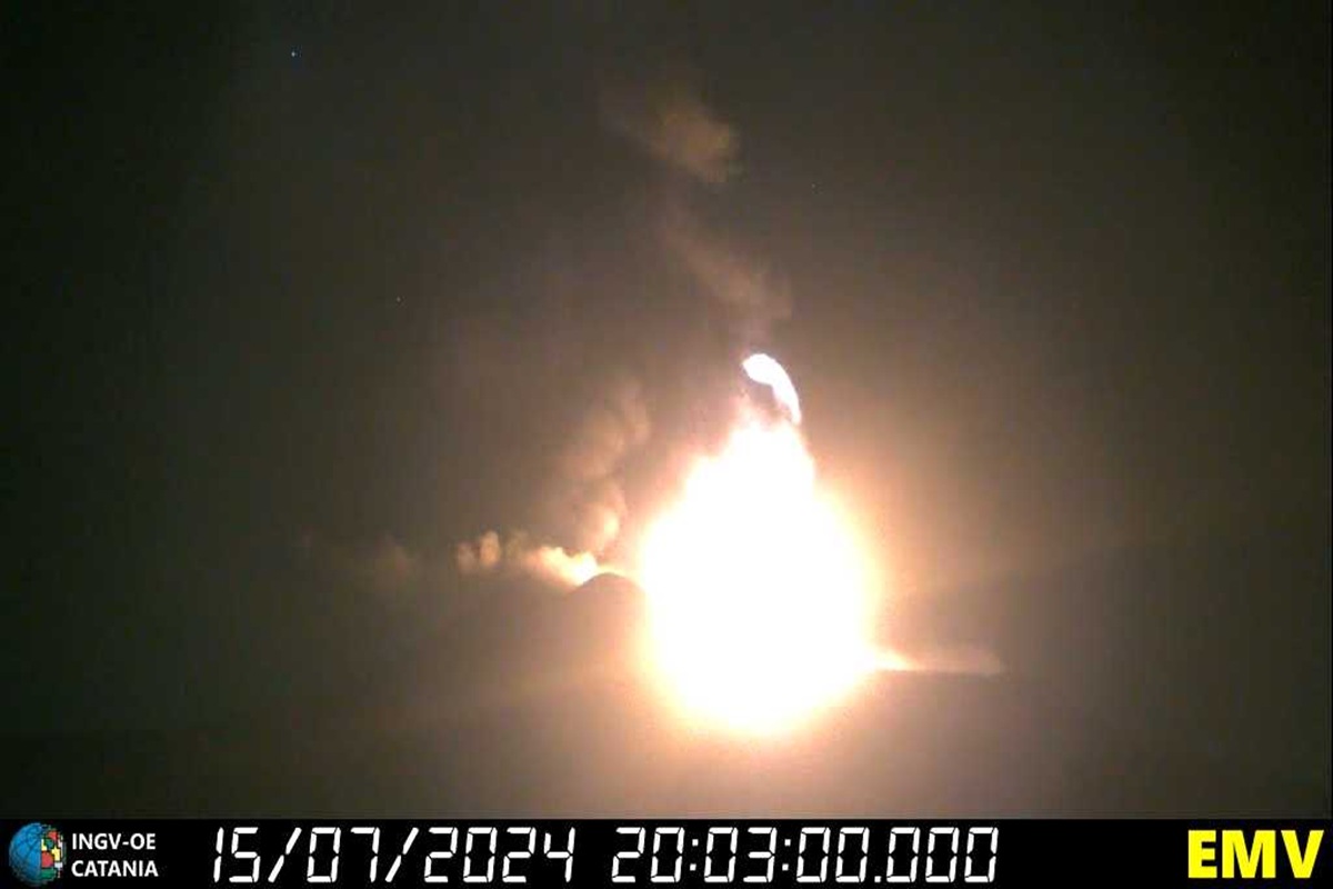 Etna, cratere Voragine: incremento dell’attività stromboliana