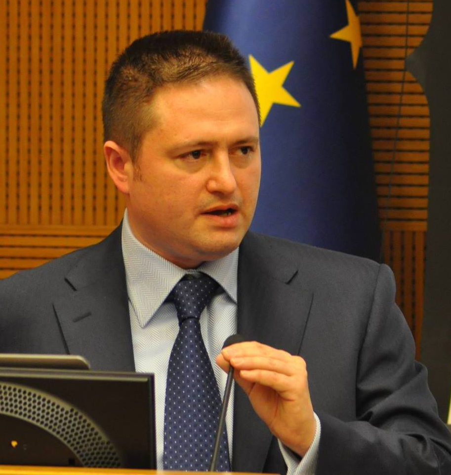 In Sicilia amianto anche a scuola e negli ospedali. Comuni senza piani, Anci: “Serve cabina regia”