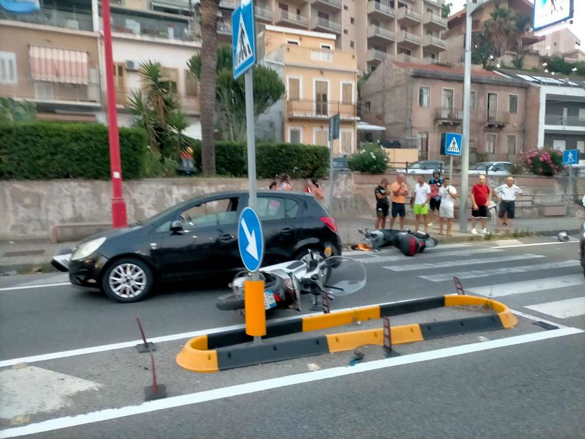 Messina, incidente sulla litoranea: un ferito in ospedale. Traffico in tilt