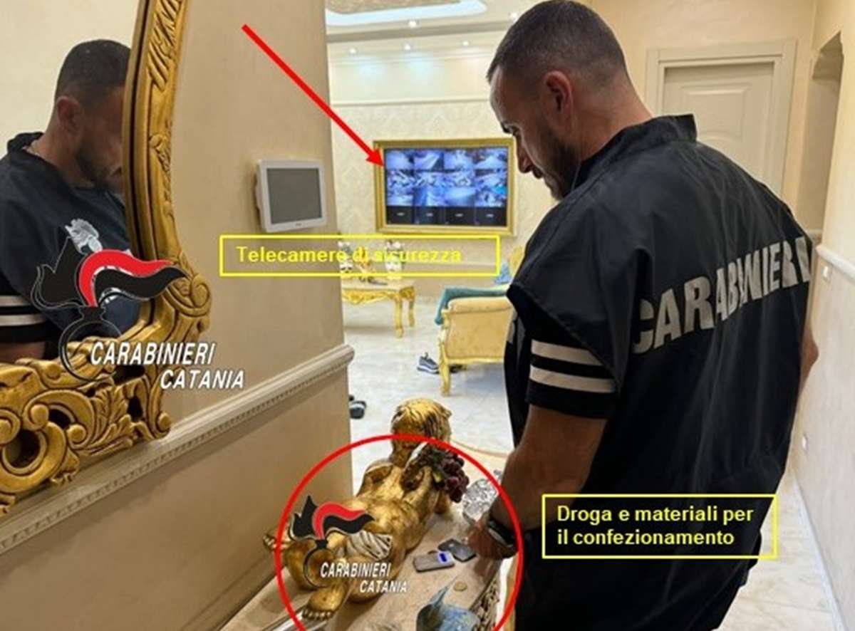 Catania, scoperto mercato della droga in via della Capinera: arrestato un pusher 30enne