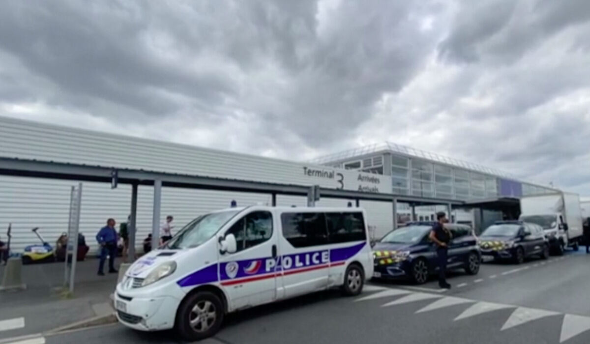 VIDEO | Parigi 2024, polizia e controlli per l’arrivo degli atleti israeliani