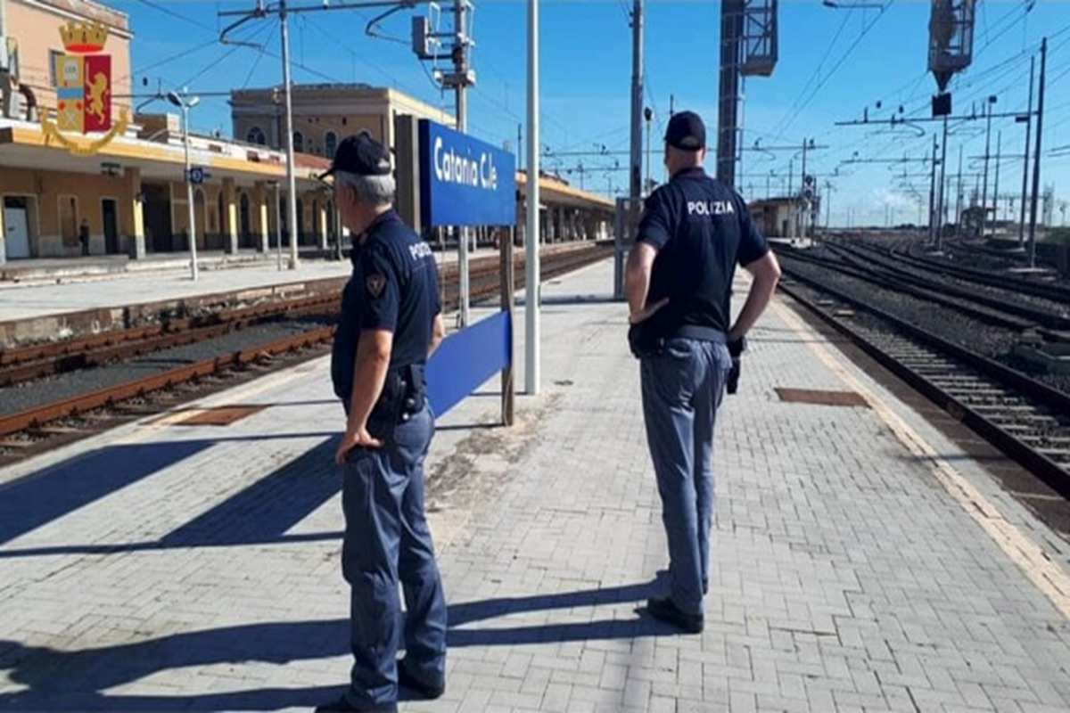 Catania, tentato suicidio: salvato giovane che prova a lanciarsi sotto la stazione