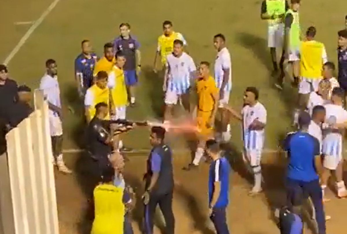 VIDEO | La rissa dopo la partita finisce male: poliziotto spara al portiere del Grêmio Anápolis in Brasile