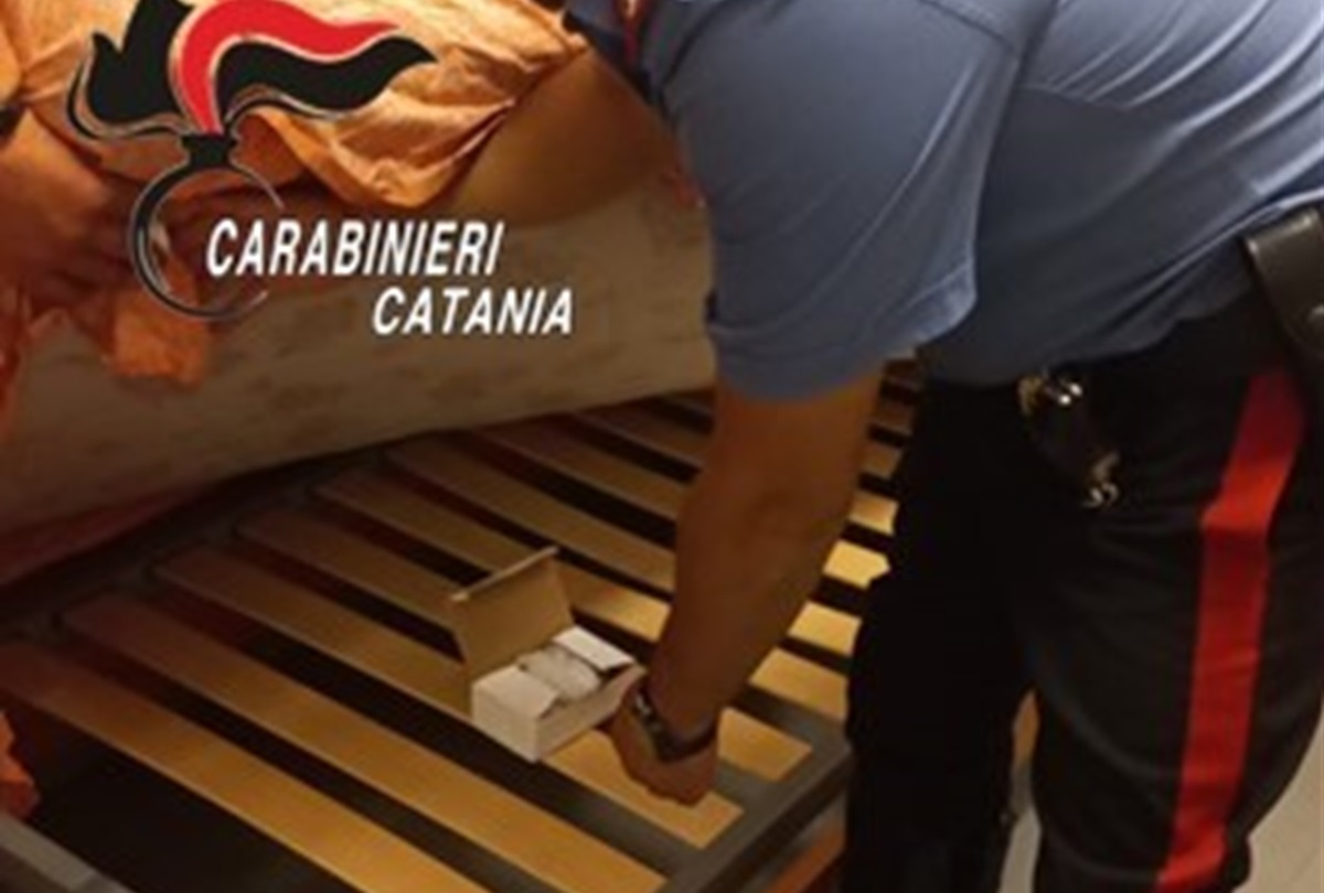 Spaccio, la “lite fatale” smaschera il pusher: arrestato 23enne di Caltagirone