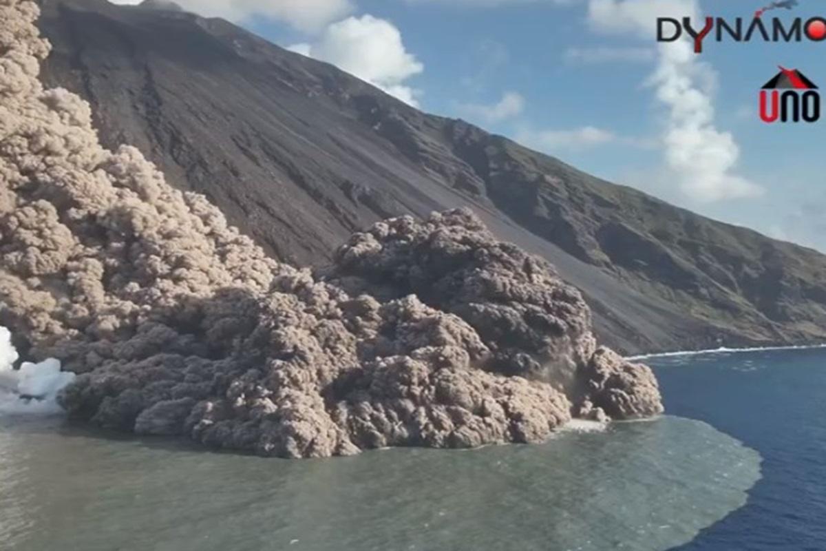 Stromboli, allerta rossa per il vulcano: convocato Centro di Coordinamento Soccorsi