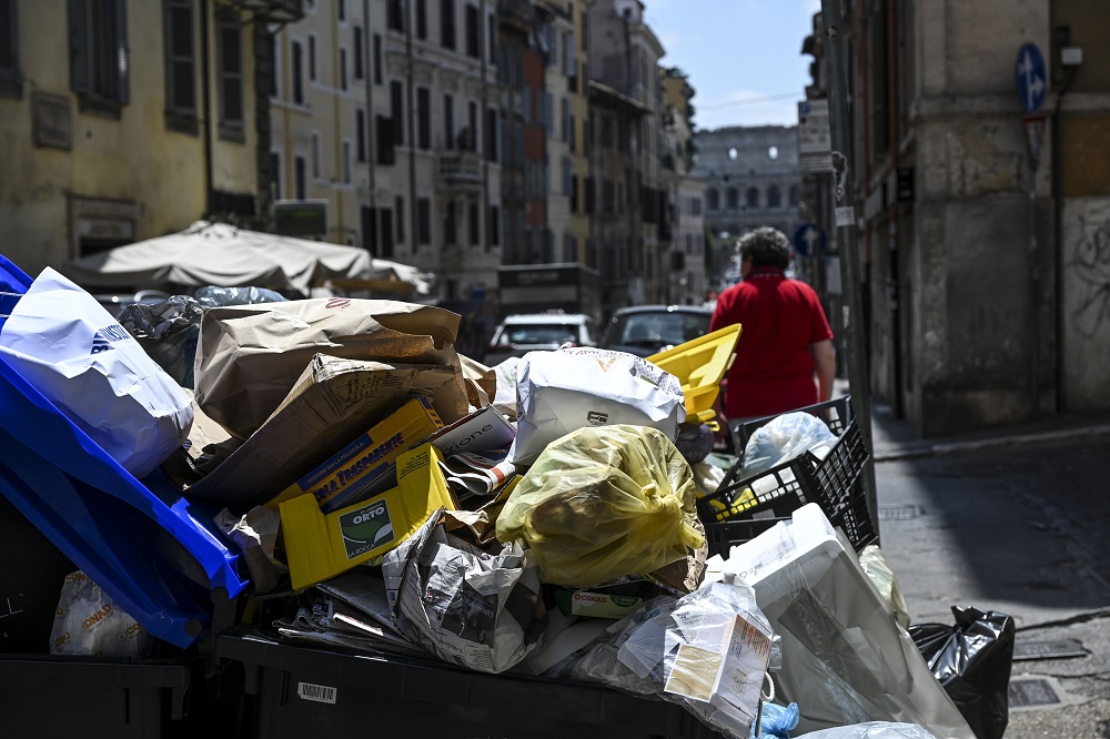 Palermo, emergenza rifiuti: riflettori puntati sulla Rap