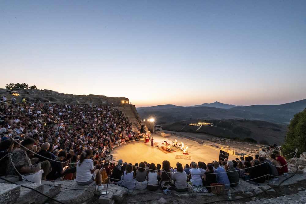 Un mese di cultura e straordinari successi, cala il sipario sul Segesta teatro festival 2024