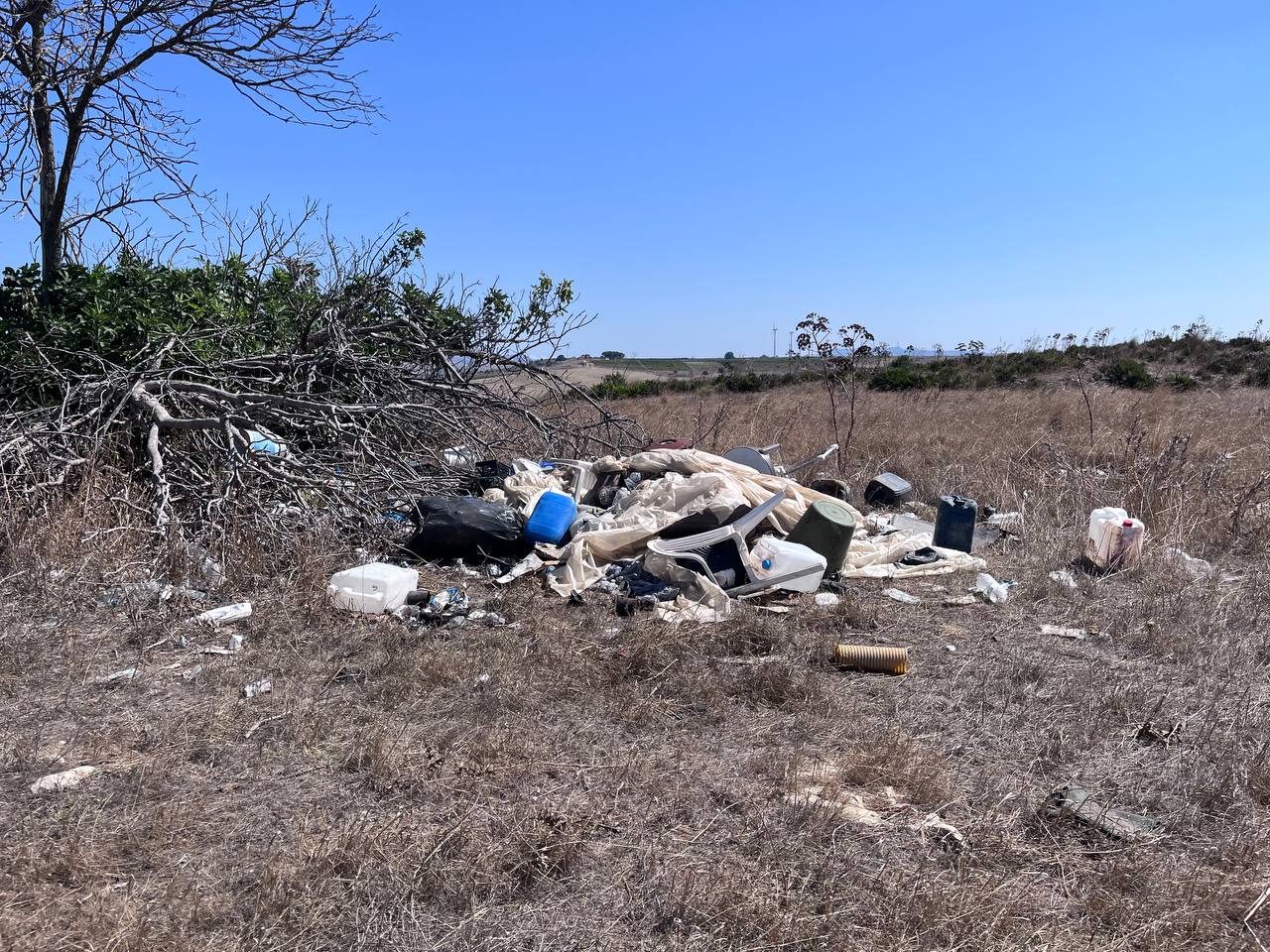 Mazara del Vallo, allarme rifiuti nel sito archeologico di Roccazzo