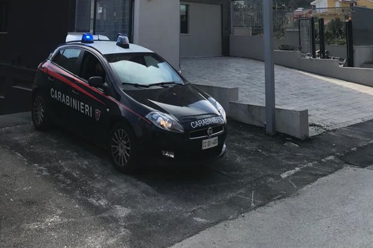 Ancora un tentato femminicidio in Sicilia, 40enne accoltella la convivente nel Messinese: arrestato