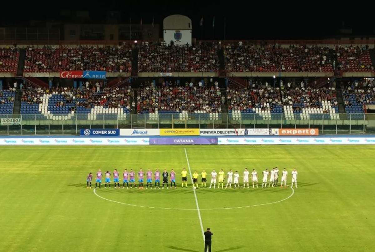 Il Catania passa in Coppa ai rigori: Di Gennaro elimina il Crotone. Le pagelle