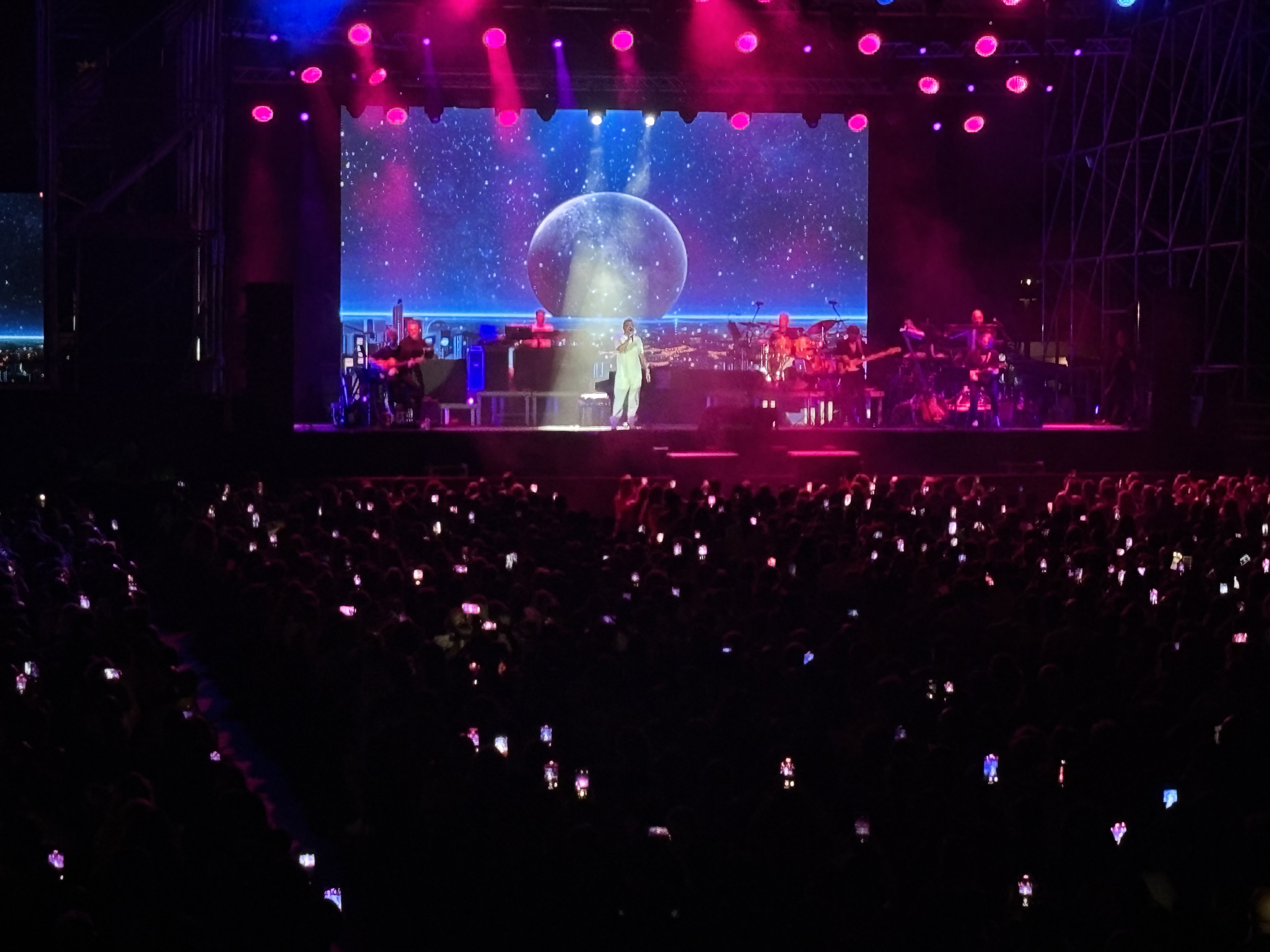 VIDEO e FOTO | “Catania é casa mia”: Gigi D’Alessio accende Villa Bellini