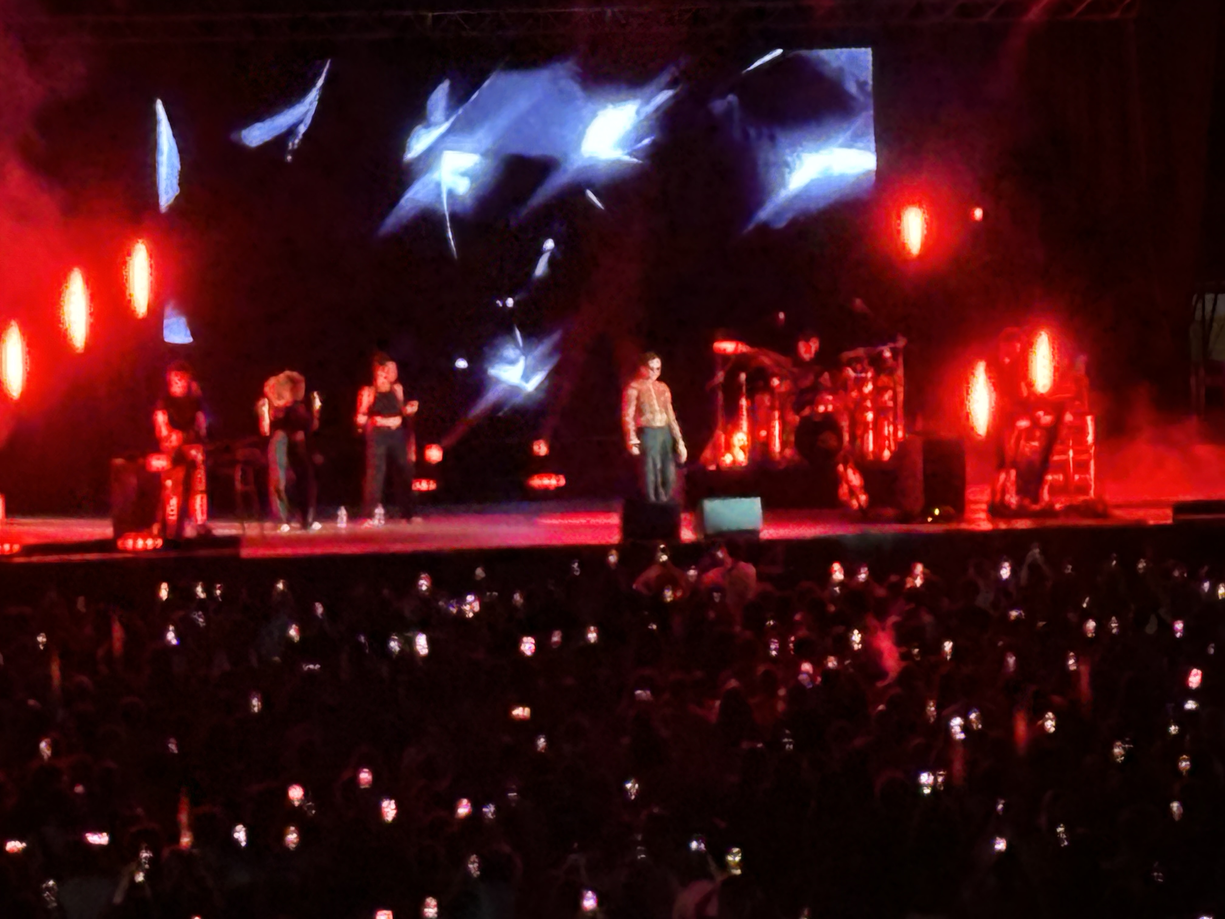 VIDEO | Mahmood dà spettacolo a Catania: delirio alla Villa Bellini