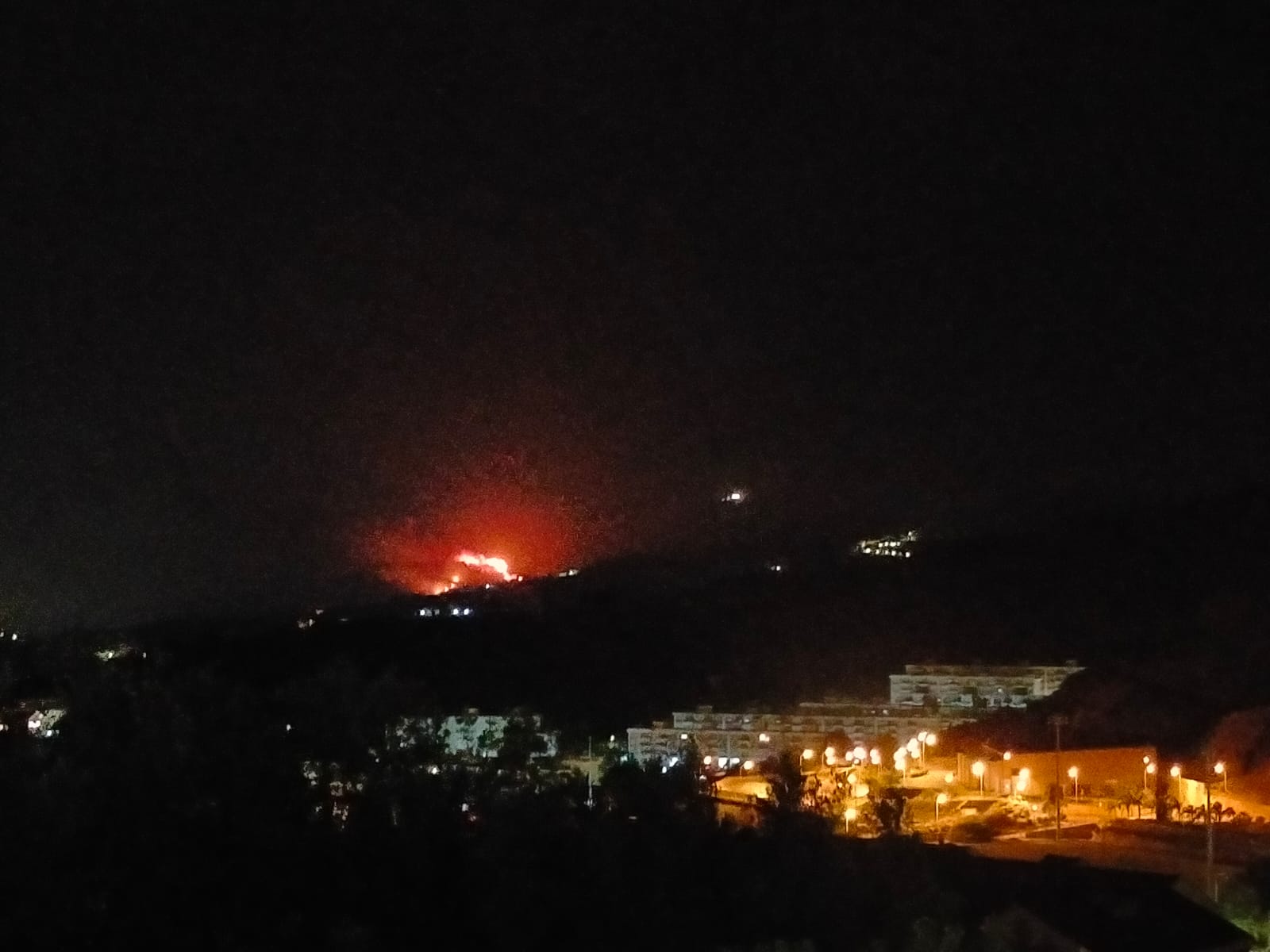 VIDEO e FOTO | Incendi, a Messina e provincia una notte da incubo