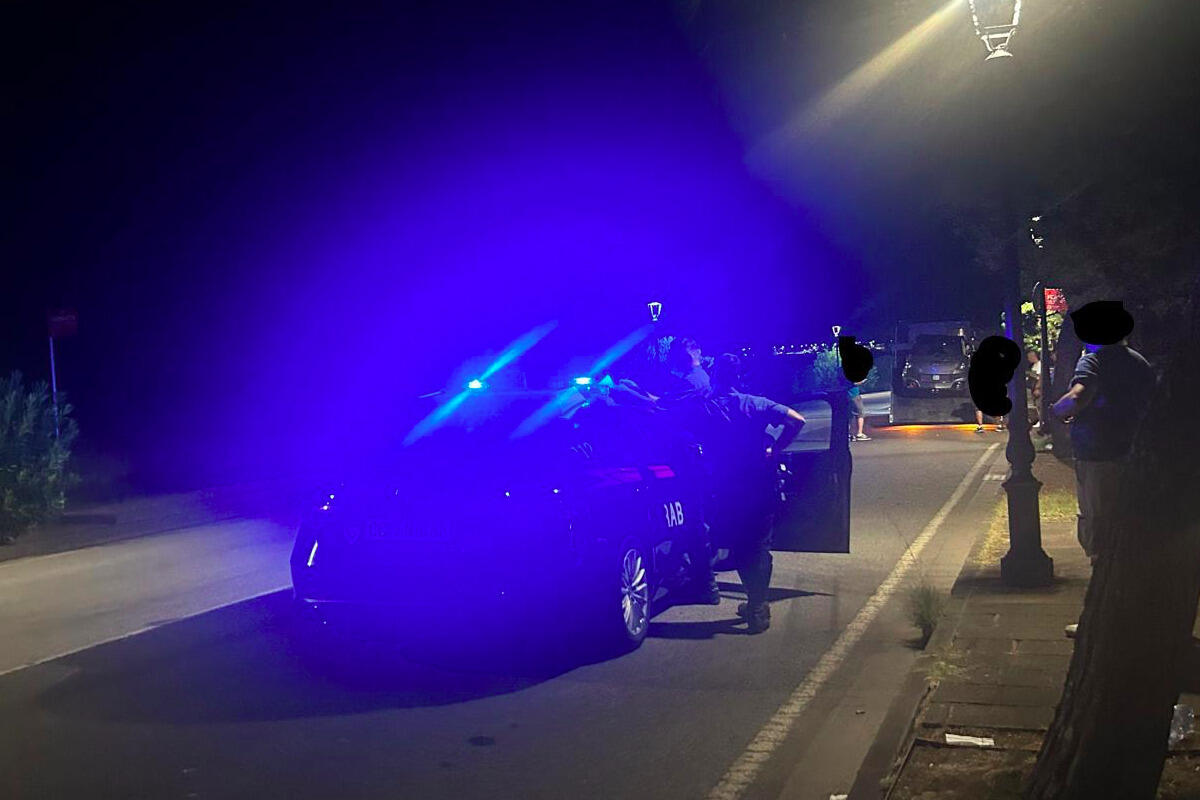 Milazzo, minicar si schianta contro un bus nella notte: intervento del 118