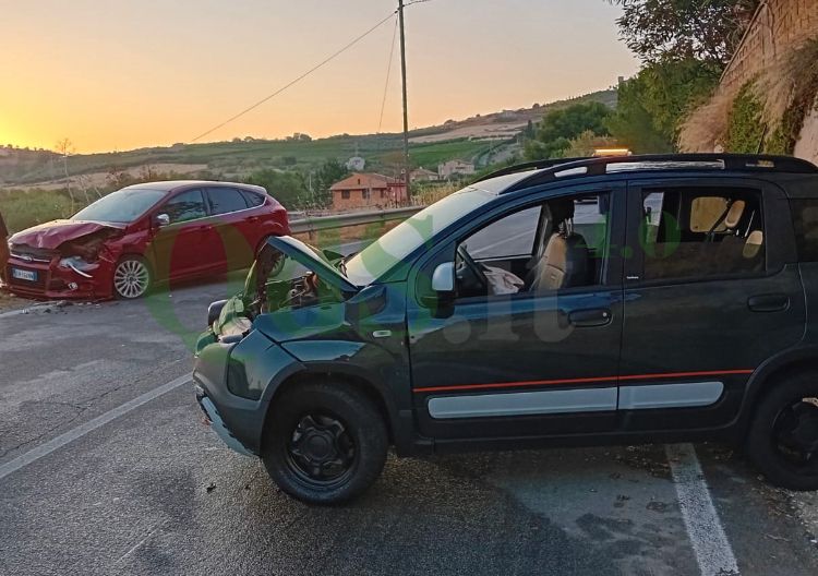 Racalmuto, violento scontro tra due auto: feriti trasportati in ospedale